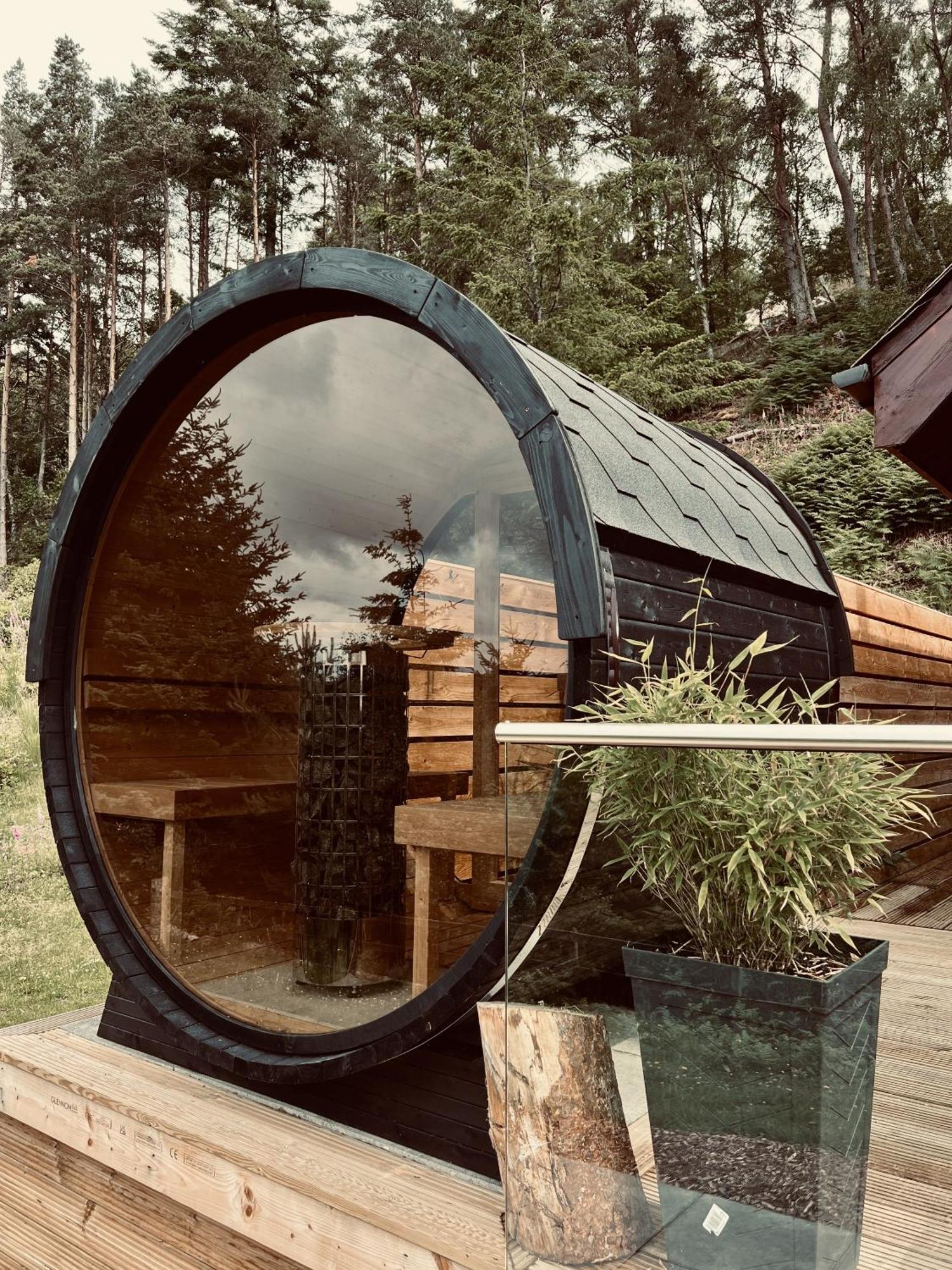 Lodge On Loch Ness